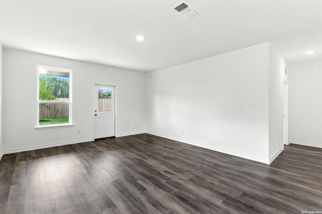 1206 LOS MOCHIS AVENUE, Converse, TX 78109