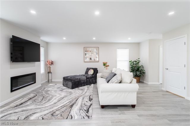 24431 Hartland Road, Euclid, OH 44123