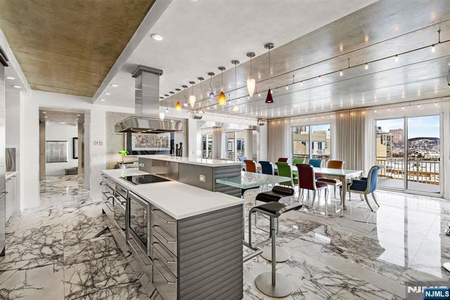 1055 River Road PH 8, Edgewater, NJ 07020