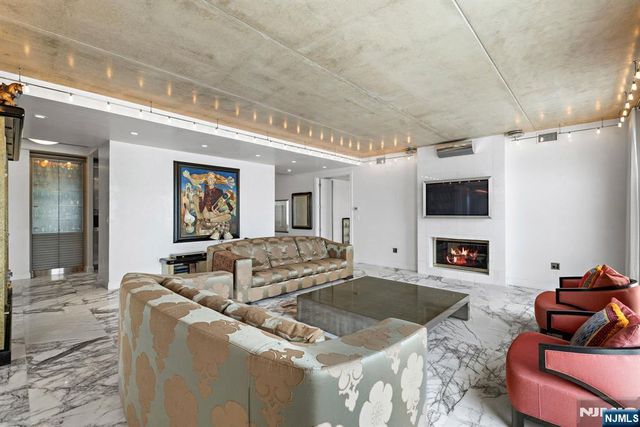 1055 River Road PH 8, Edgewater, NJ 07020