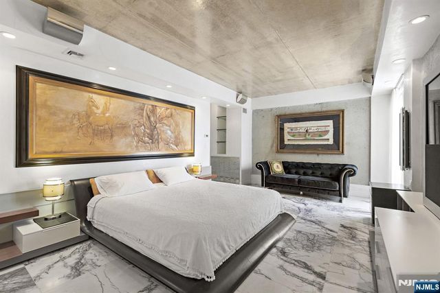 1055 River Road PH 8, Edgewater, NJ 07020