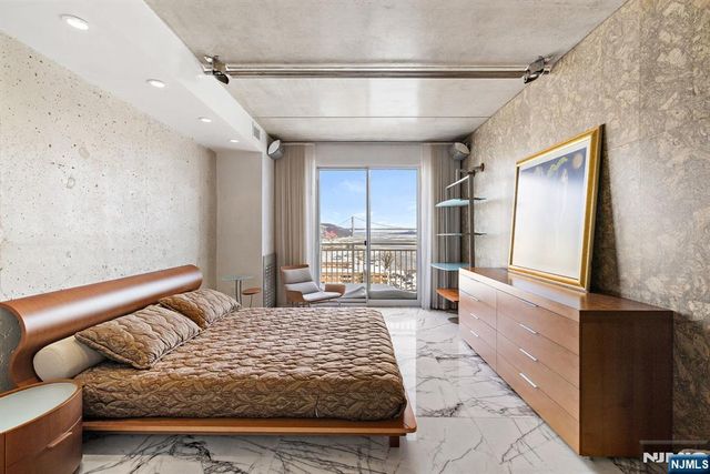 1055 River Road PH 8, Edgewater, NJ 07020