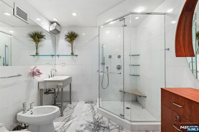 1055 River Road PH 8, Edgewater, NJ 07020