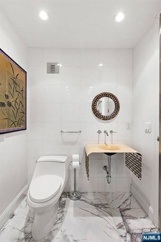 1055 River Road PH 8, Edgewater, NJ 07020