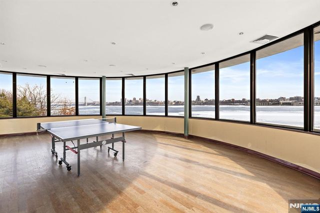 1055 River Road PH 8, Edgewater, NJ 07020