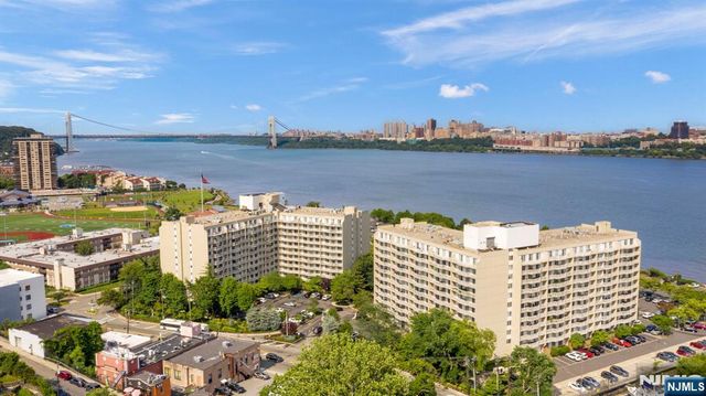 1055 River Road PH 8, Edgewater, NJ 07020