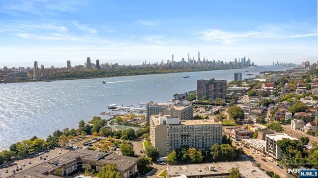 1055 River Road PH 8, Edgewater, NJ 07020