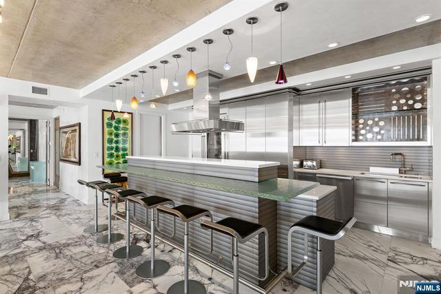 1055 River Road PH 8, Edgewater, NJ 07020