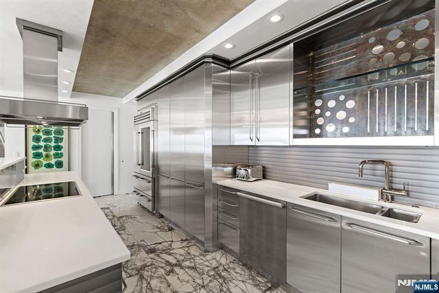 1055 River Road PH 8, Edgewater, NJ 07020