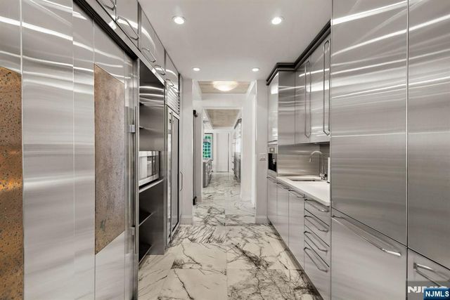 1055 River Road PH 8, Edgewater, NJ 07020