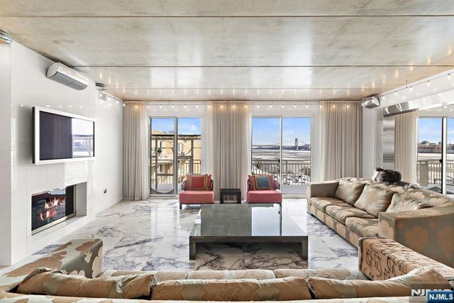 1055 River Road PH 8, Edgewater, NJ 07020