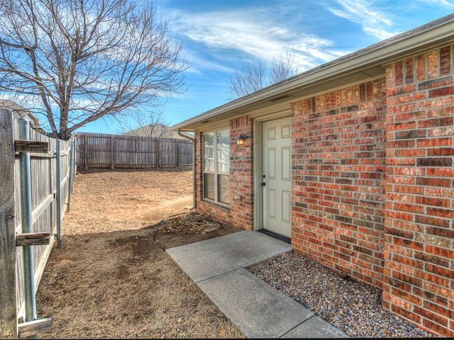 708 S Avery Drive, Moore, OK 73160
