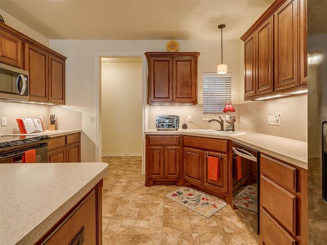 708 S Avery Drive, Moore, OK 73160