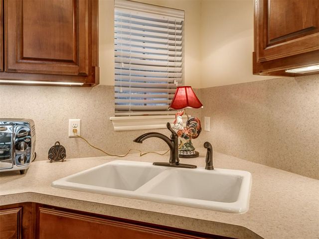 708 S Avery Drive, Moore, OK 73160