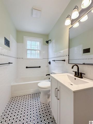 306 S 8th St, Murray, KY 42071