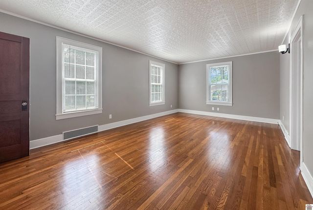 306 S 8th St, Murray, KY 42071