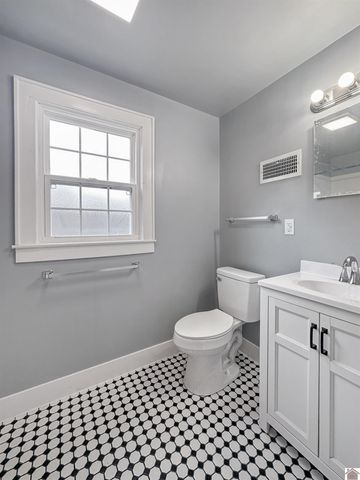 306 S 8th St, Murray, KY 42071