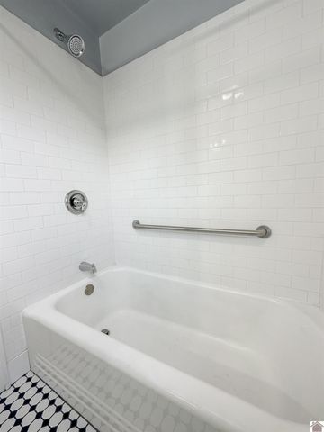 306 S 8th St, Murray, KY 42071