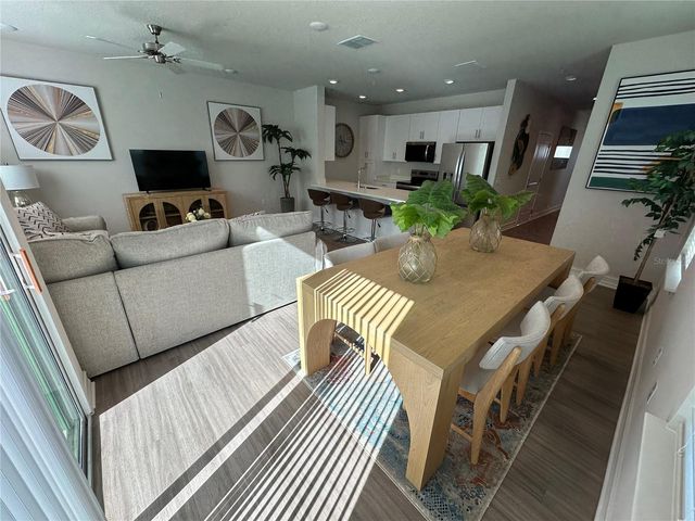 1147 E CAROLINE STREET, Tavares, FL 32778