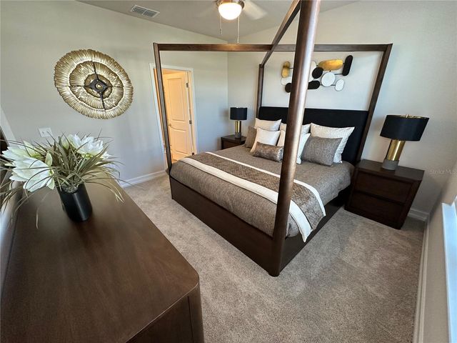 1147 E CAROLINE STREET, Tavares, FL 32778