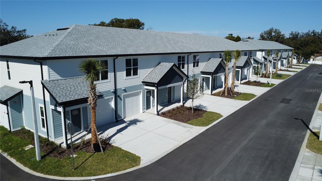 1147 E CAROLINE STREET, Tavares, FL 32778