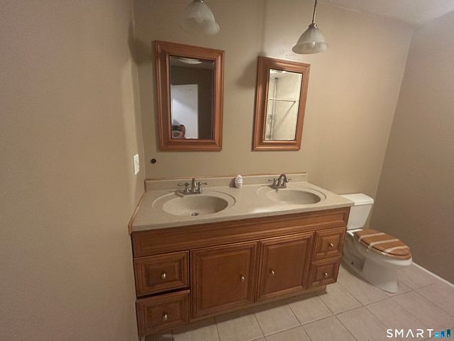 5 Deer Run 5, Bethel, CT 06801