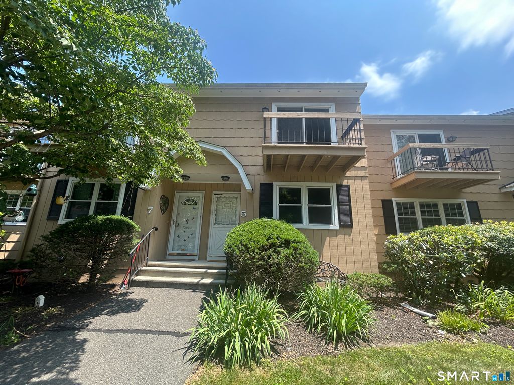 5 Deer Run 5, Bethel, CT 06801