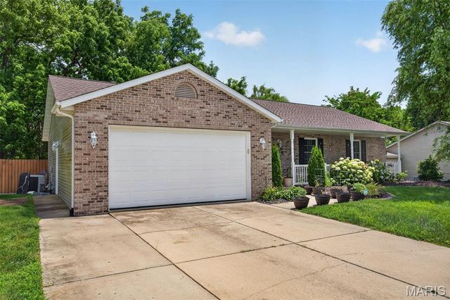 4826 Cedar Spring Drive, Highland, IL 62249