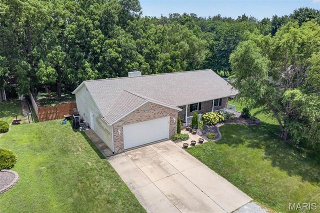 4826 Cedar Spring Drive, Highland, IL 62249