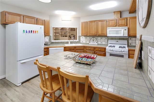 8010 Perry Lane, College Station, TX 77845