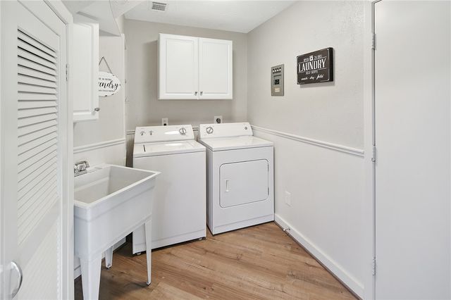 8010 Perry Lane, College Station, TX 77845