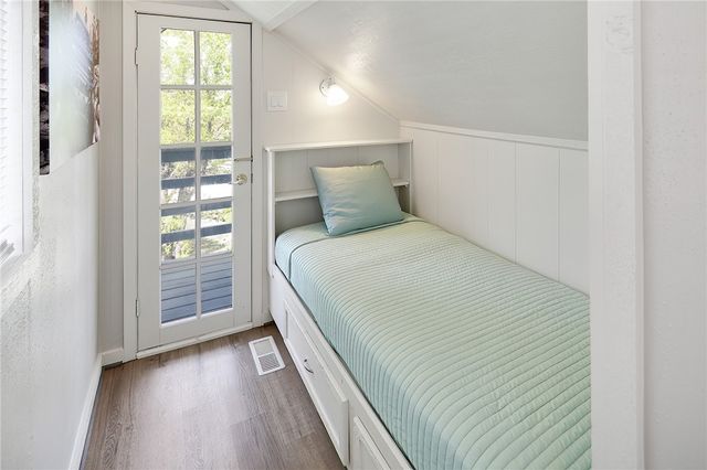 8010 Perry Lane, College Station, TX 77845