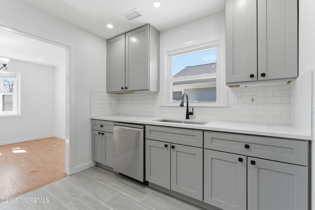 52 Pomona Boulevard, Keyport, NJ 07735