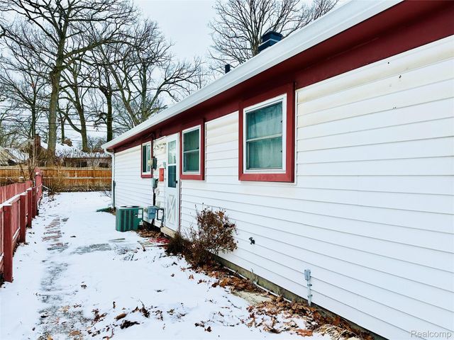 29147 Milton Avenue, Madison Heights, MI 48071