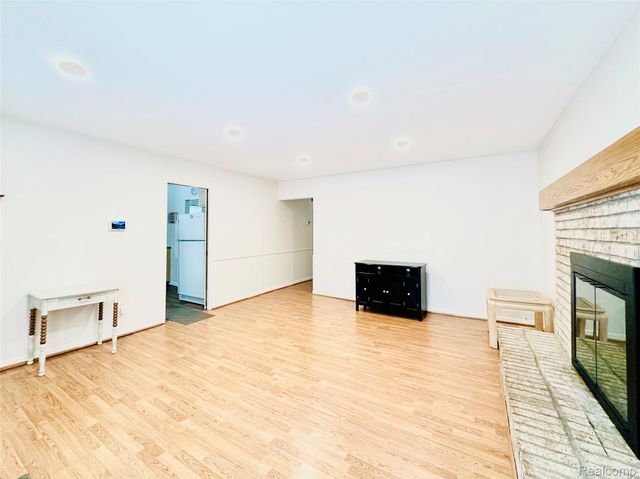 29147 Milton Avenue, Madison Heights, MI 48071