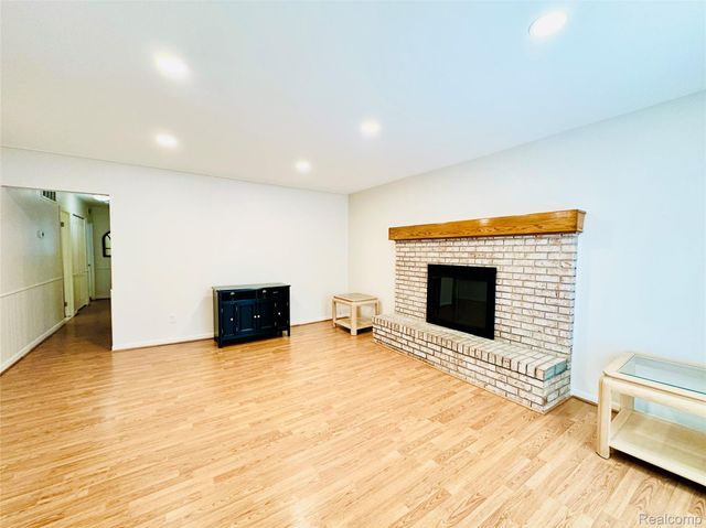 29147 Milton Avenue, Madison Heights, MI 48071