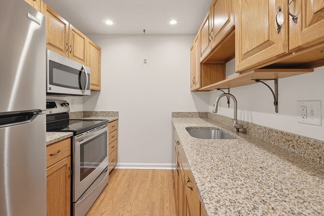 805 Franklin Crossing Road 5, Franklin, MA 02038