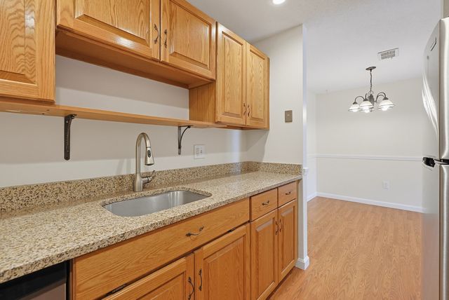 805 Franklin Crossing Road 5, Franklin, MA 02038