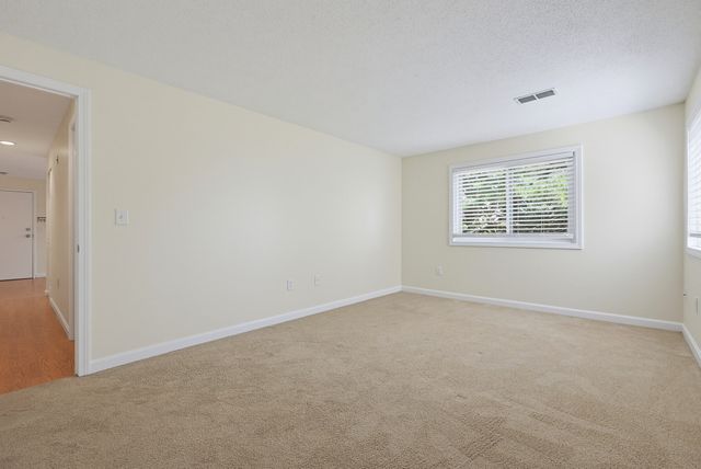805 Franklin Crossing Road 5, Franklin, MA 02038