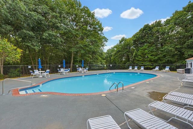 805 Franklin Crossing Road 5, Franklin, MA 02038