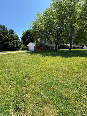 6139 Pebbleshire Circle, Grand Blanc, MI 48439