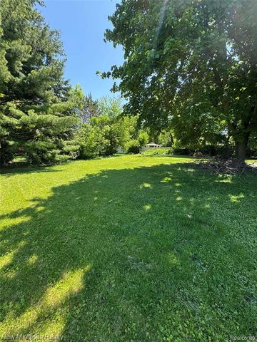 6139 Pebbleshire Circle, Grand Blanc, MI 48439