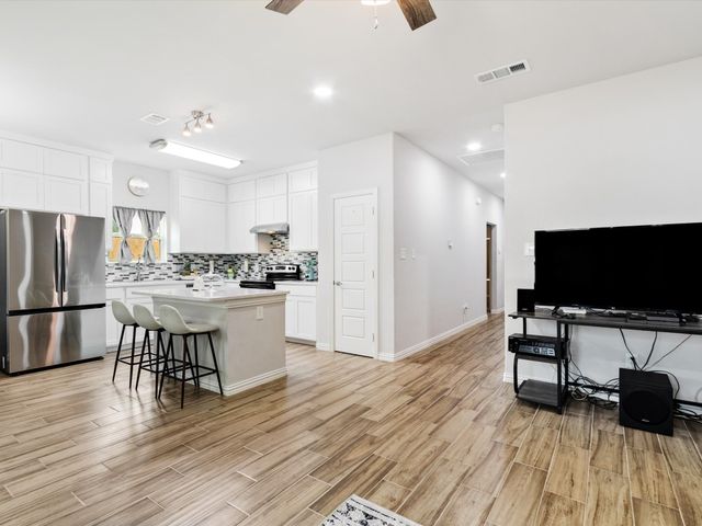 2963 Simpson Stuart Road, Dallas, TX 75241