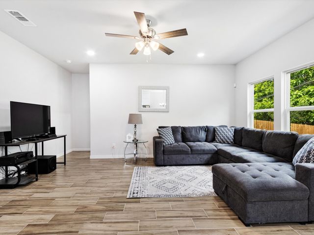 2963 Simpson Stuart Road, Dallas, TX 75241