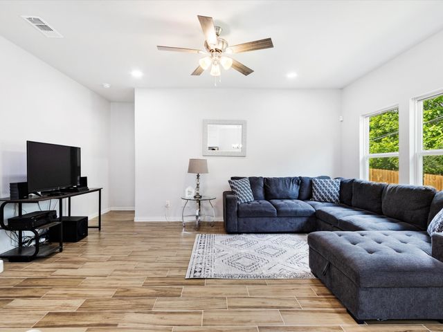 2963 Simpson Stuart Road, Dallas, TX 75241