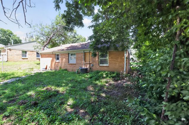 2063 Tecumseh, Manhattan, KS 66502