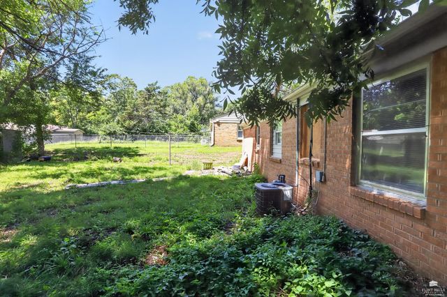 2063 Tecumseh, Manhattan, KS 66502