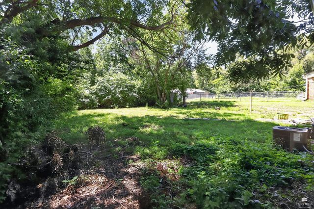 2063 Tecumseh, Manhattan, KS 66502