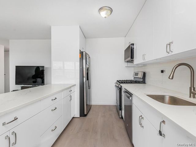 555 Kappock Street 16k, Bronx, NY 10463