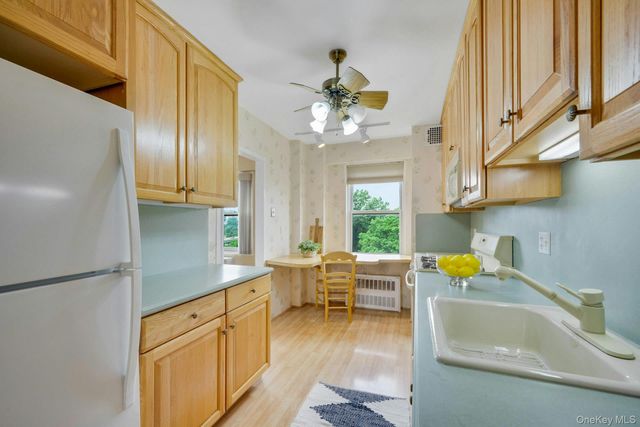 1200 Midland Avenue 9E, Bronxville, NY 10708